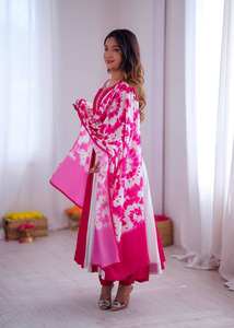 Traje de Estilo Dulce Otoñal con Falda Larga, Dupatta y Bordado de Seda Romana, Cintura Natural - Product Image 3