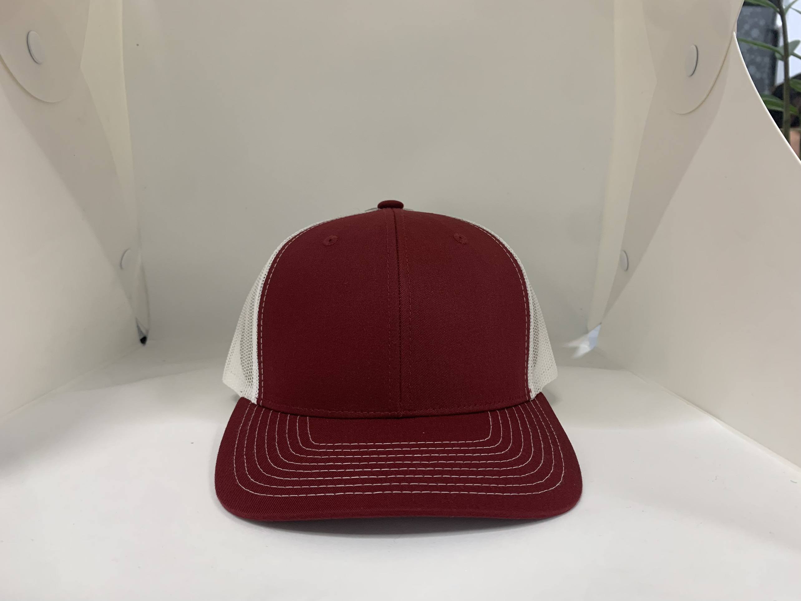 สีแดงเข้ม