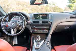 V8 biturbo de segunda mano con paquetes de competición y ejecutivo, propiedad de California - Product Image 2