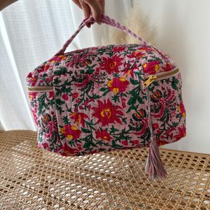 Étui de rangement pour maquillage en coton matelassé vintage Le Souvenirs, résistant à l'eau, avec fermeture à glissière, motif floral - Product Image 3