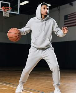 Survêtement homme extensible flexible conçu pour un confort maximal pendant les entraînements sportifs ou les journées décontractées - Product Image 4