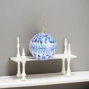 Accessoires de support d'arbre de Noël faits à la main au Cachemire ornements et boules en papier mâché écologique pour la décoration intérieure - Product Image 2