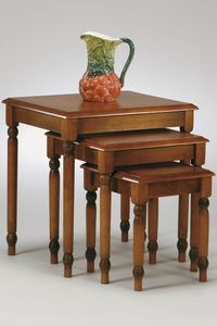 Table gigogne en bois classique avec un design intemporel parfait pour les intérieurs de maison traditionnels et modernes - Product Image 2