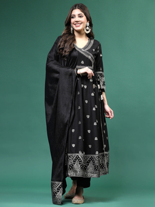 Conjuntos de Kurta, Pantalón y Dupatta Angrekha Bordados en Color Negro, Elegantes y Modernos para Mujer, Listos para Usar, Casuales, de Rayón, Cuello en V, Corte en A, OEM - Product Image 2