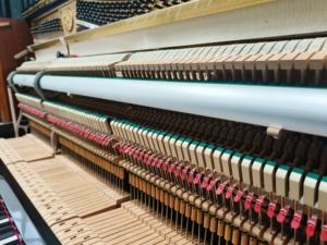 Venta al por mayor de pianos Kawai K35 usados, pianos verticales japoneses con cuidadosamente controlado mantenimiento e inspección, estructura duradera. - Product Image 5
