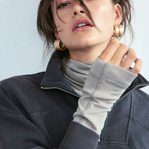 Winter Heavyweight Essentials Blank Plain Crew Neck Sweatshirt Sherpa Lined Fleece Crewneck Women's Sweatshirt - Product Image 4