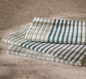 Toallas de algodón con textura gofrada, a rayas verdes y blancas, en un ordenado y plegado apilado. Disponible a precios de mayoreo. - Product Image 1