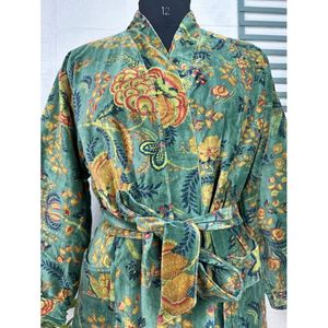 เสื้อคลุมกำมะหยี่หรูหราสำหรับทุกเพศ แบบกิโมโน ดีไซน์สวยหรู ซับในผ้าไหม ใส่ได้สองด้าน เหมาะสำหรับฤดูใบไม้ร่วงและฤดูหนาว ของขวัญสุดพิเศษ สีม่วงอมฟ้า ลายอิคัตสีเขียว - Product Image 2