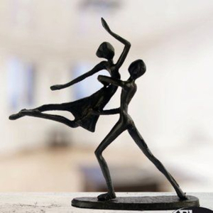 Escultura Figurativa de Bailarina, Hecha a Mano en Metal, Decoración Artística para Escritorio, Base Negra, Figura Dorada, Adorno para Mesa de Sala de Estar - Product Image 6