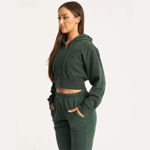 ชุดเซ็ตเสื้อครอปฮู้ดดี้และกางเกงขายาวผู้หญิง 2 ชิ้น พิมพ์โลโก้แบบเต็มตัว สำหรับฤดูหนาว ผลิตจากผ้าฝ้ายออร์แกนิค 100% เป็นมิตรต่อสิ่งแวดล้อม - Product Image 3