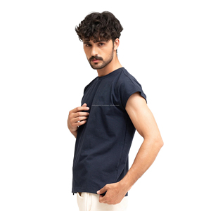 Camiseta sin mangas de algodón suave para hombre con un logotipo personalizado de ajuste elegante y estilo sin mangas para un rendimiento cómodo en el gimnasio - Product Image 3
