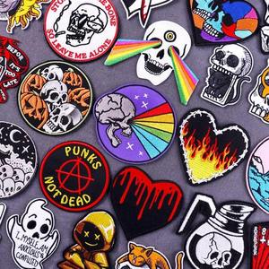 แผ่นป้ายปักลายรูปหัวใจทำจากพีวีซีหมวกเสื้อผ้าดอกไม้จากปากีสถาน - Product Image 1