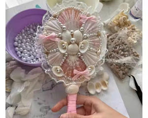 Espejo compacto con conchas, encaje y perlas Hecho a mano Ocean Whispers Mermaid Gift from Vietnam - Product Image 3