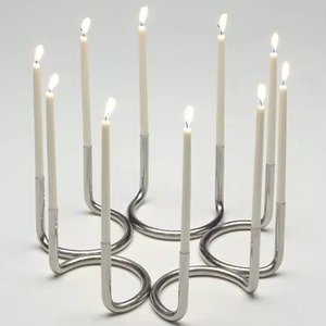Candelabro Metálico Compacto y Resistente con Diseño Antiguo y Construcción Sólida, Ideal para Iluminación Decorativa en Interiores de Hogar e Iglesia - Product Image 3