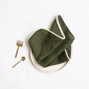 Ensemble de serviettes en lin vert foncé fait à la main bio personnalisable avec pompon Serviettes en tissu de style européen et accessoires - Product Image 1