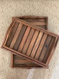 Resina relajante hecha a mano con asas de metal de madera Bandeja de servicio Caddy Bandejas de madera ecológicas con estilo Bandeja de decoración funcional - Product Image 3