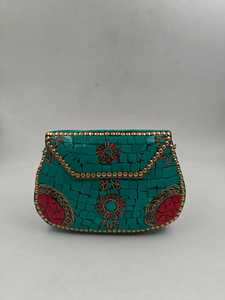 Bolsas tribales de mosaico de metal hechas a medida en blanco y dorado adecuadas para tiendas de bolsos de moda para reventa - Product Image 3