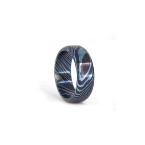 Anillo Timascus para Hombre que Ofrece un Flujo de Color Distintivo y un Atractivo Contemporáneo, Anillo de Banda Timascus para Hombre - Product Image 1