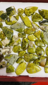 อัญมณีโอปอลทรงหลังเบี้ยสีเขียวธรรมชาติเกรด AAA อัญมณีหลวมหลายขนาดปรับแต่งได้ราคาไม่แพง - Product Image 3