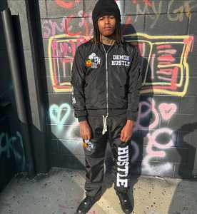 Conjunto de ropa deportiva bordada con cremallera personalizada para hombre, chándal unisex de nailon neutro con retazos bordados - Product Image 1