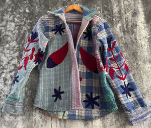Veste chemise Kantha Suzani vintage faite à la main – Veste réversible en coton matelassé brodé, style bohème - Product Image 4