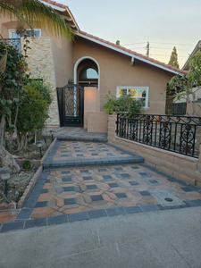 Garde-corps de balcon artistique moderne en fer forgé avec design décoratif forgé à la main pour espaces intérieurs et extérieurs élégants - Product Image 3