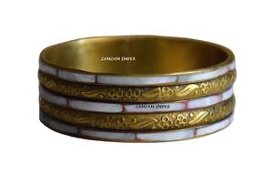 Brazalete de moda Boho Festival con incrustaciones de latón y nácar, joyería de declaración hecha a mano para mujer, Ropa Étnica e informal - Product Image 6