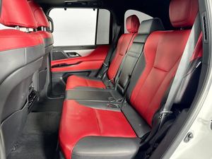 Un Excelente SUV Crossover Usado LX 600 F SPORT HANDLINE 2023 con Tracción en las Cuatro Ruedas - Product Image 2