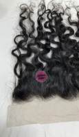 Perruques frontales en dentelle HD 13x6 en cheveux indiens bruts bouclés Remy avec baby hair et nouées à la main