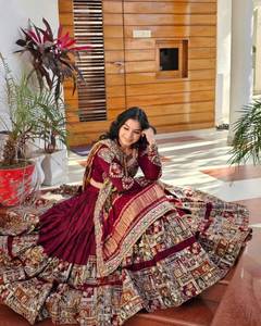 Lehenga choli de color granate tradicional especial Navratri de alta calidad en espejo real con algodón de muselina para ropa de mujer india - Product Image 5