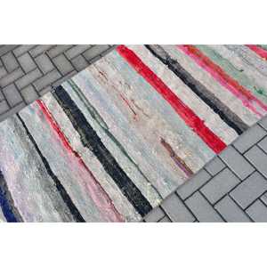 Alfombra Kilim Vintage de 3.37x9 pies, azul, blanca, con motivos de plantas y árboles, alfombra turca de lana. - Product Image 5