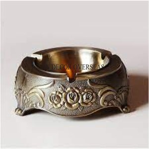 Aluminium coulé d'approvisionnement direct d'usine avec classement de couleur de fantaisie pour cendrier de table de restaurant fournisseur indien - Product Image 2