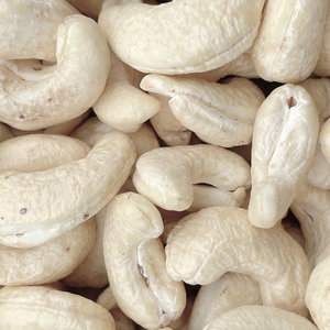 Vente en gros de noix de cajou brutes prix à l'exportation noix de cajou WW180, WW240, WW320 noix de cajou SANTIGO prix bon marché, emballage OEM ODM - Product Image 1