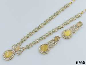 Colgante de diseño elegante indio tradicional y de moda piedra chapado en oro collar largo conjunto con pendiente a juego conjunto de joyería - Product Image 5