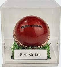 Elegante caja de exhibición de bola de cricket acrílica abierta perfecta para exhibir y conservar sus recuerdos de cricket favoritos con estilo - Product Image 4