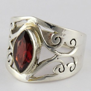 Anillo de Plata Chapado con Granate Rojo para Mujer, Estilo Bohemio, Corte Ovalado, con Engaste de Bisel, para Fiestas y Bodas - Product Image 3