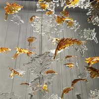 Lustre d'hôtel moderne en forme de feuille d'érable, couleur personnalisée, multi-formes, hauteur réglable, avec commande sans fil pour les espaces commerciaux
