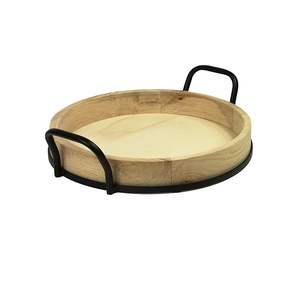 Bandeja de madera para servir con diseño de incrustaciones de latón Bandeja de madera para servir con acabado natural para cocina y mesa para bandeja de aperitivos de café - Product Image 1