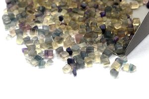 50ชิ้นพลอยฟลูออไรต์แท้หลวมหลายสี2-4มม. คริสตัลใสนุ่มธรรมชาติขนาดดิบฟลูออไรต์หยาบนุ่มกว่า - Product Image 2