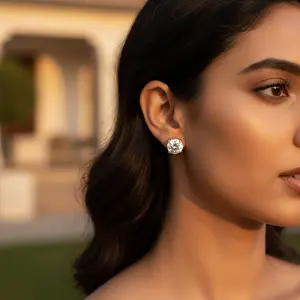 Boucles d'oreilles à tige en diamant taille ronde pour femme avec argent - Product Image 1