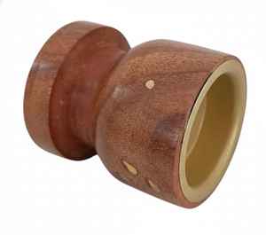 Le produit illustré sur les photos est un brûleur décoratif en bois magnifiquement artisanal, conçu avec un charme artistique et... - Product Image 4