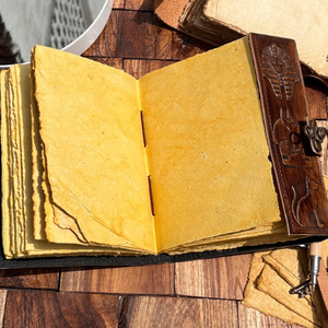 สมุดบันทึกหนังแท้ลายนูนหินอียิปต์สีน้ำตาล สมุดกริโมแวร์ หนังสือเงาแบบวินเทจ พร้อมกุญแจล็อค หนังสือคาถาแท้และไดอารี่แม่มด ของขวัญ - Product Image 6