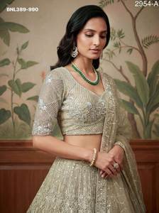 Lehenga Choli pour femme, design Bollywood, en tissu filet avec motif en cristal, broderie à la main avec des fils et des paillettes, fabricant de mode - Product Image 5