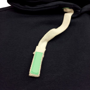 Sudadera con capucha unisex de poliéster y algodón azul marino con estampado de patrón sólido, sudadera deportiva de invierno con bolsillo y parche en contraste - Product Image 3