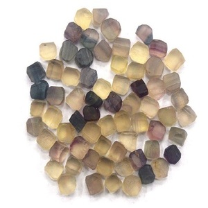 Hermosas piedras preciosas de cristal de fluorita sueltas coloridas 50 piezas 6-8 MM joyería en bruto de fluorita genuina sin tratar Natural - Product Image 1