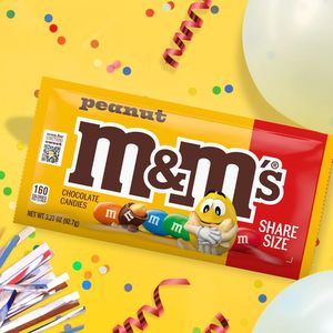 M&M'S Chocolate con Leche y Cacahuete, Caramelos Envueltos Individualmente, Tamaño Familiar, Paquete de Caramelos de Chocolate, 78.48 Oz, 24 Unidades - Product Image 4