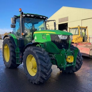 Tracteurs agricoles John Deere 4x4 durables à vendre, avec des matériaux de haute qualité, un système de transmission fluide et une robustesse accrue - Product Image 1