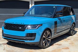 Range Rover Autobiography Fifty P525 2021, Bajo Kilometraje, Caja de Cambios Automática, Volante a la Izquierda, Neumáticos R20, Estado Oscuro - Product Image 3