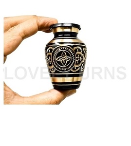 โกศเผาศพสีดำและสีทอง - Product Image 1