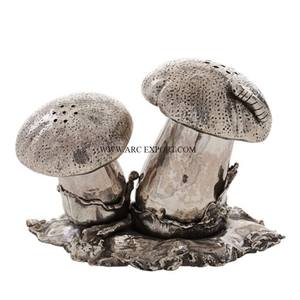 Accessoires de cuisine dernier modèle ensemble de salières et poivrières à épices ensemble de salières et poivrières de table décoratives polies en or - Product Image 2